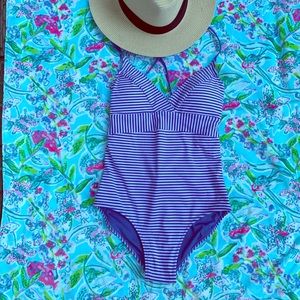 Vineyard Feeder Sconset One-Piece